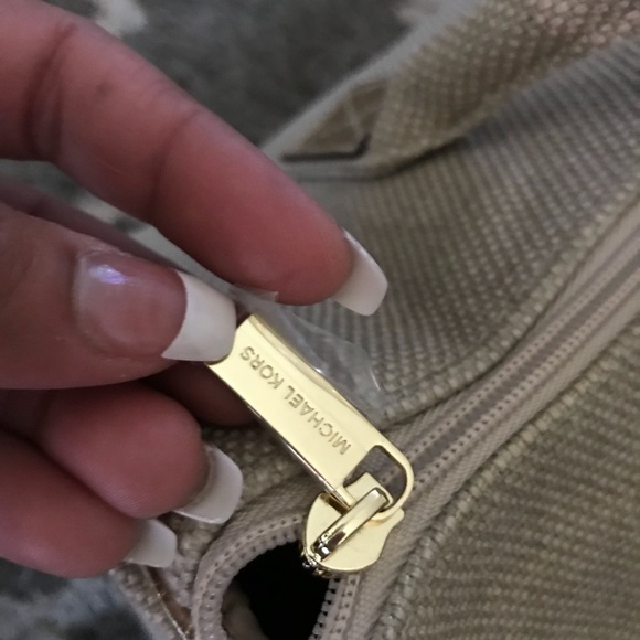 MICHAEL KORS GOLD TOTE - Picture 4 of 7